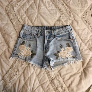 Abercrombie embroidered shorts